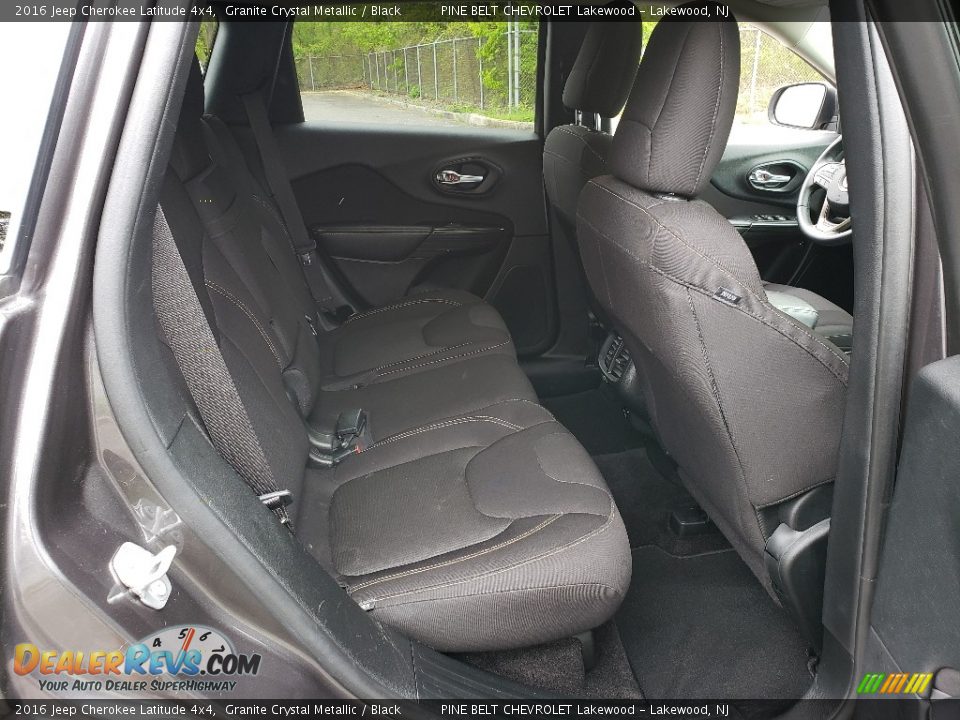 2016 Jeep Cherokee Latitude 4x4 Granite Crystal Metallic / Black Photo #12