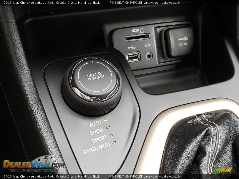 2016 Jeep Cherokee Latitude 4x4 Granite Crystal Metallic / Black Photo #22