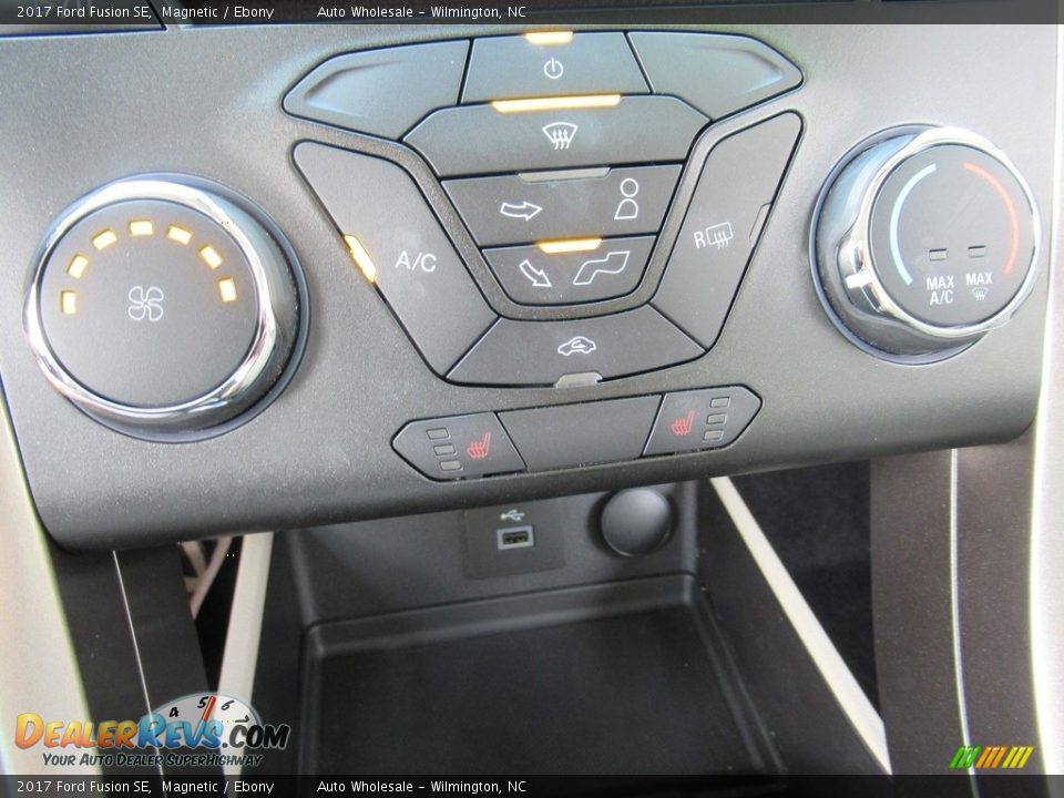 2017 Ford Fusion SE Magnetic / Ebony Photo #18