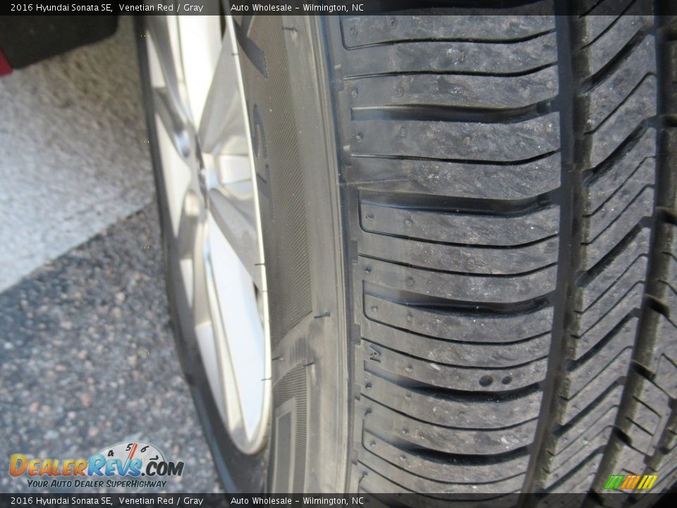 2016 Hyundai Sonata SE Venetian Red / Gray Photo #8