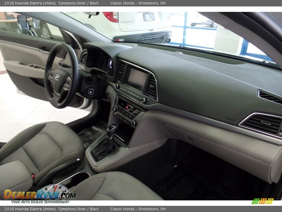 2018 Hyundai Elantra Limited Symphony Silver / Black Photo #15
