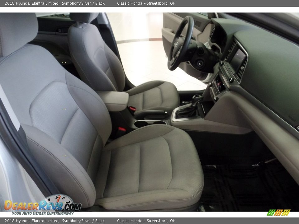 2018 Hyundai Elantra Limited Symphony Silver / Black Photo #16