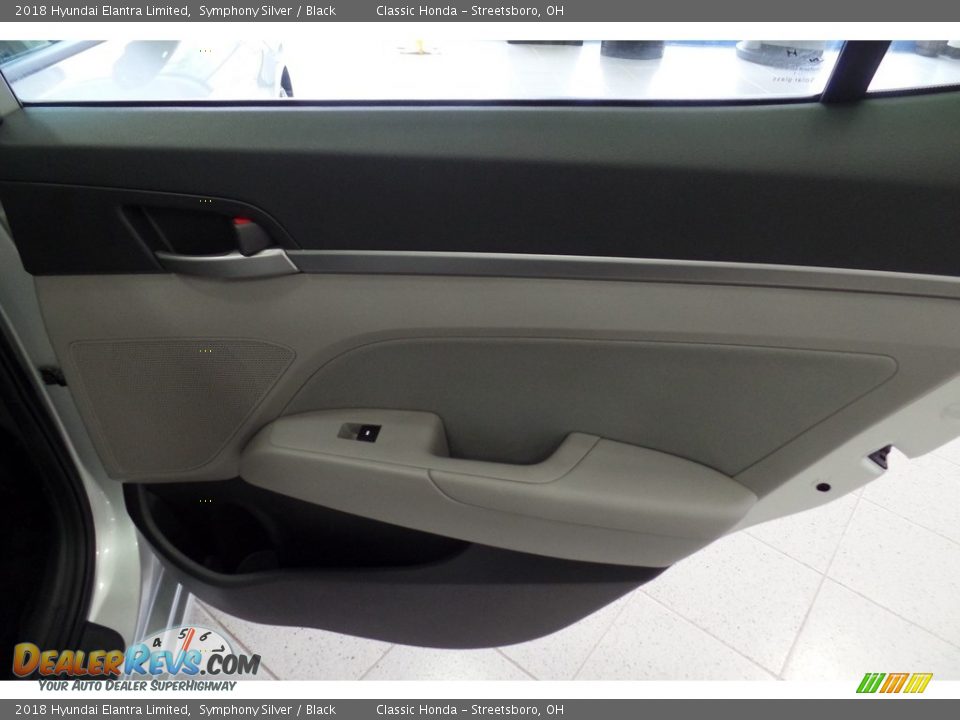 2018 Hyundai Elantra Limited Symphony Silver / Black Photo #17