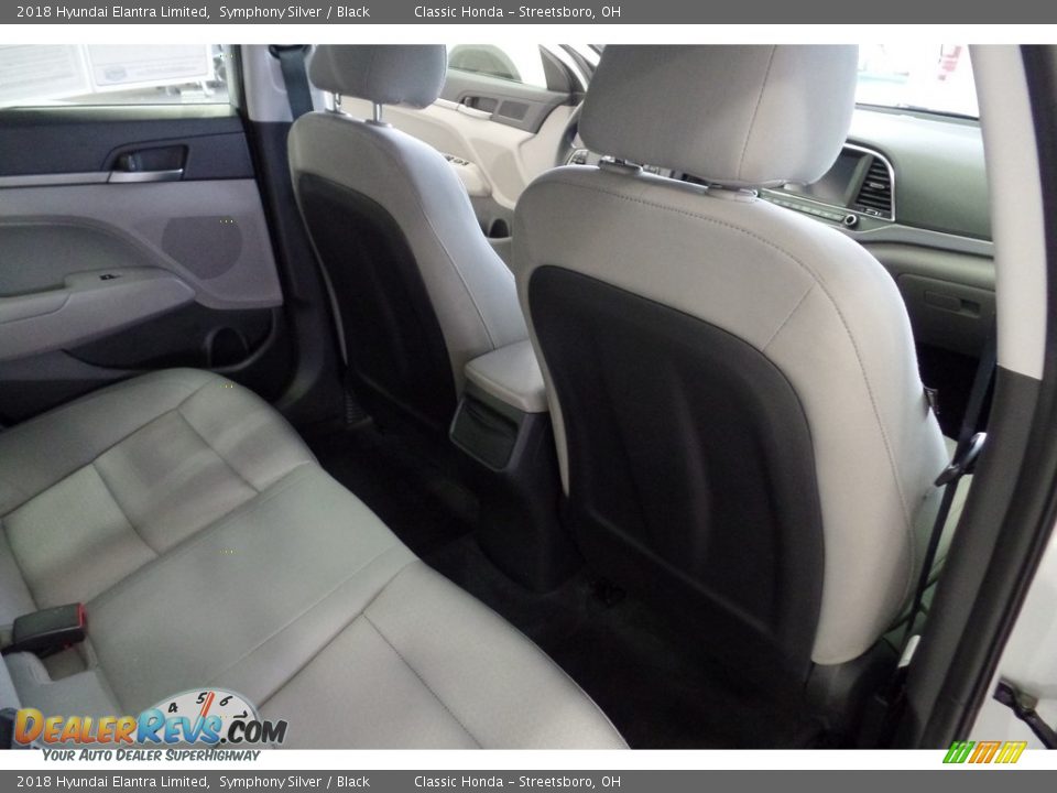 2018 Hyundai Elantra Limited Symphony Silver / Black Photo #18