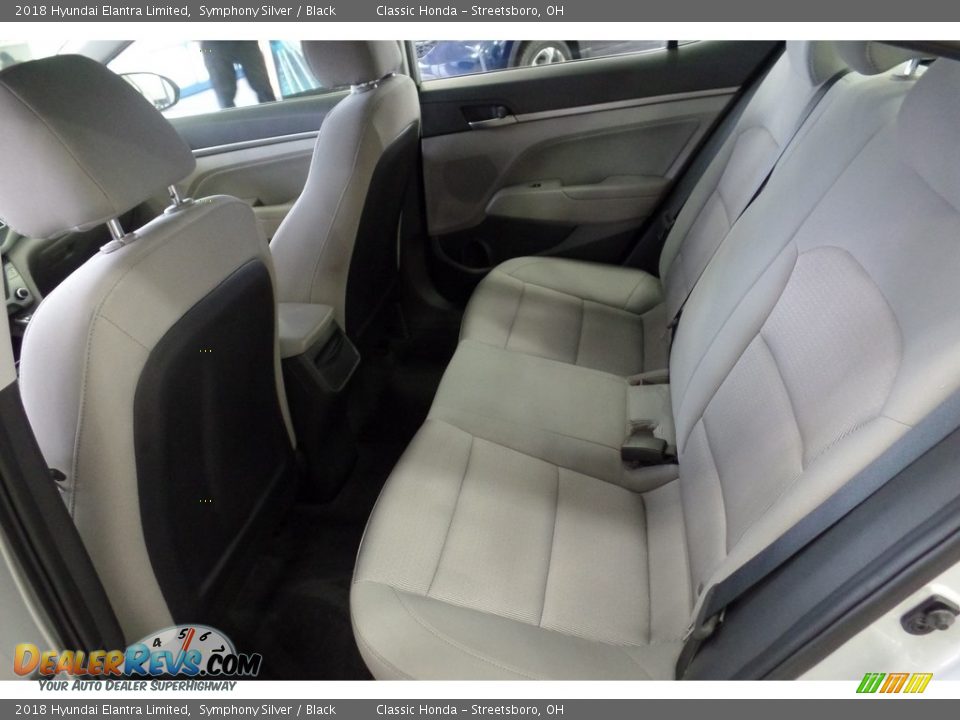 2018 Hyundai Elantra Limited Symphony Silver / Black Photo #24