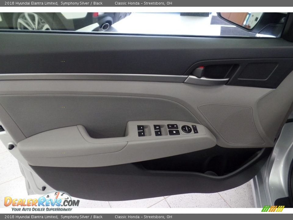 2018 Hyundai Elantra Limited Symphony Silver / Black Photo #25