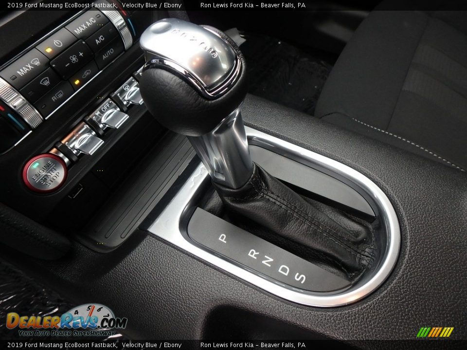 2019 Ford Mustang EcoBoost Fastback Shifter Photo #17