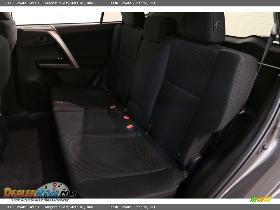 2018 Toyota RAV4 LE Magnetic Gray Metallic / Black Photo #15