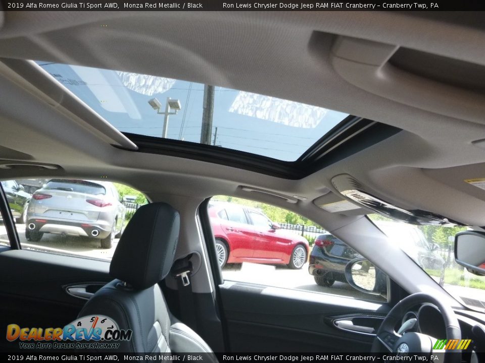 2019 Alfa Romeo Giulia Ti Sport AWD Monza Red Metallic / Black Photo #17