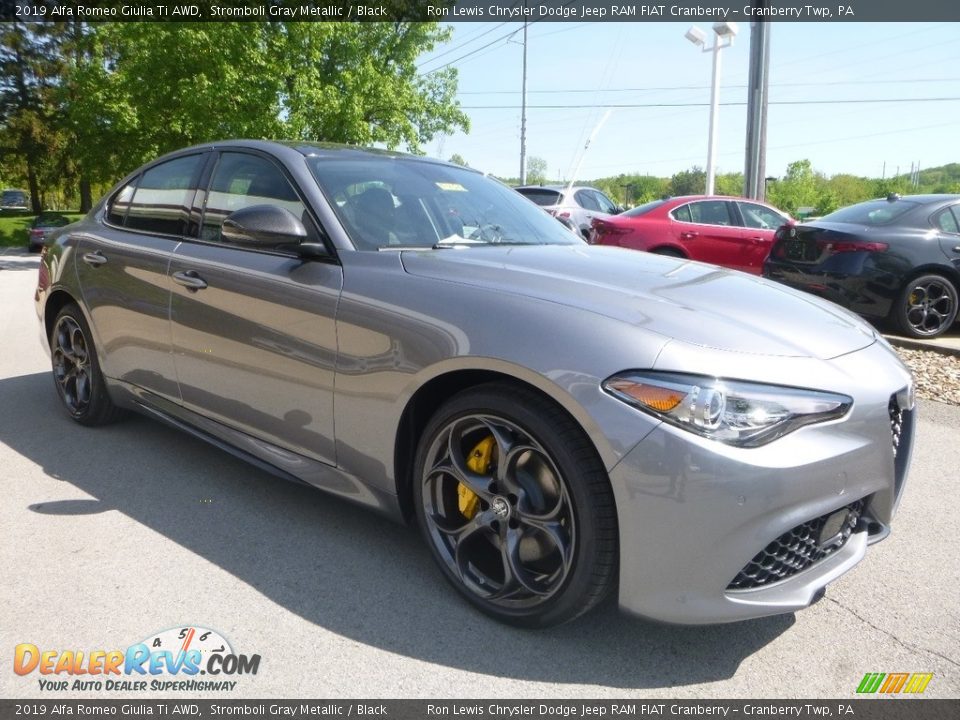 Front 3/4 View of 2019 Alfa Romeo Giulia Ti AWD Photo #11