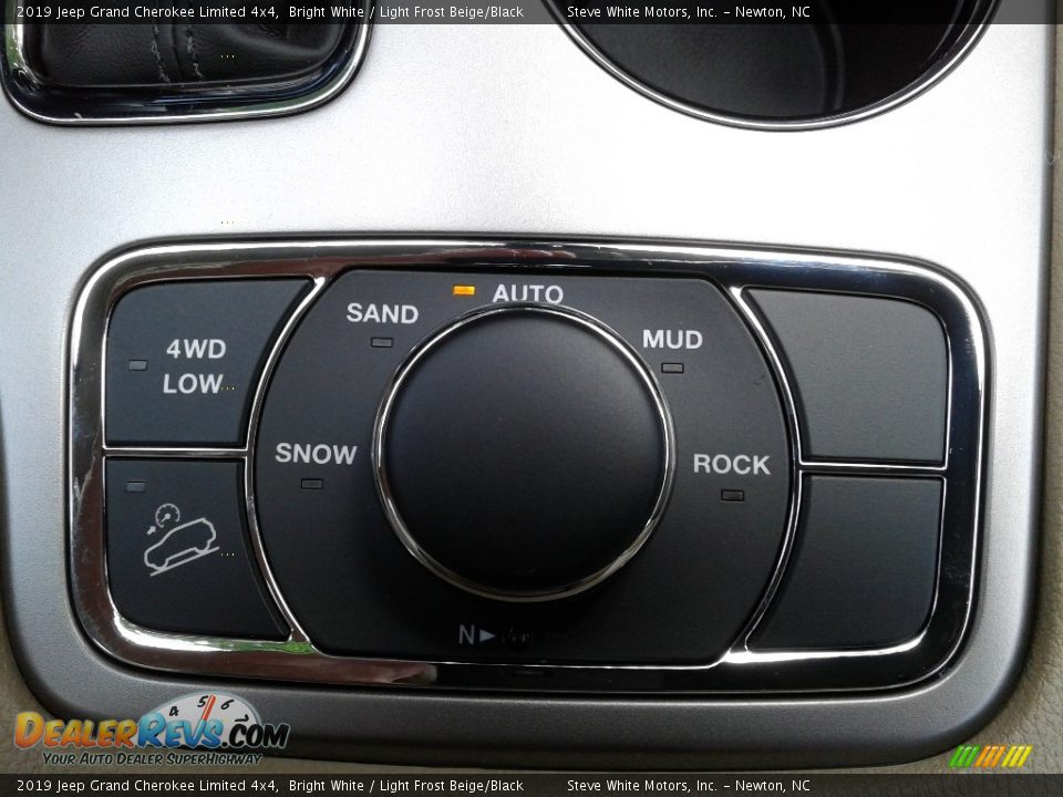 2019 Jeep Grand Cherokee Limited 4x4 Bright White / Light Frost Beige/Black Photo #31