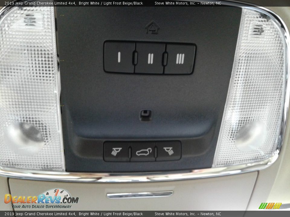 2019 Jeep Grand Cherokee Limited 4x4 Bright White / Light Frost Beige/Black Photo #32
