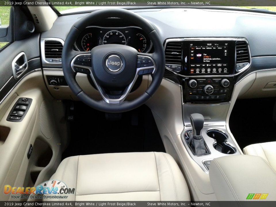 2019 Jeep Grand Cherokee Limited 4x4 Bright White / Light Frost Beige/Black Photo #33