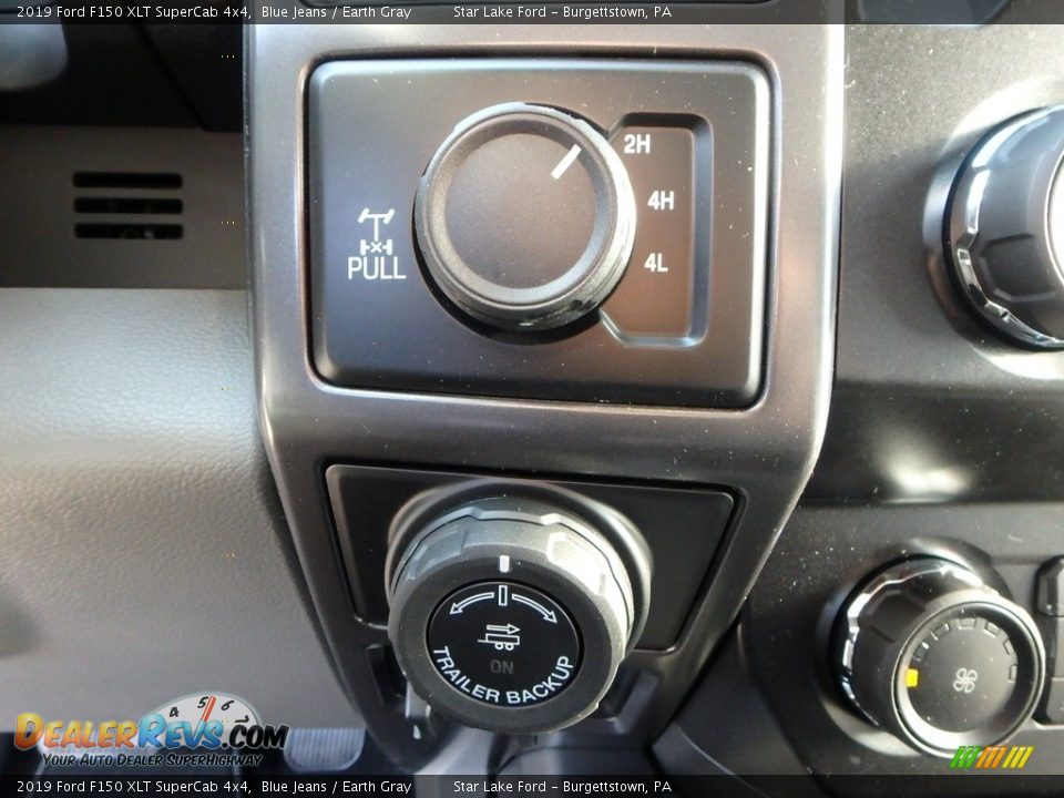Controls of 2019 Ford F150 XLT SuperCab 4x4 Photo #16