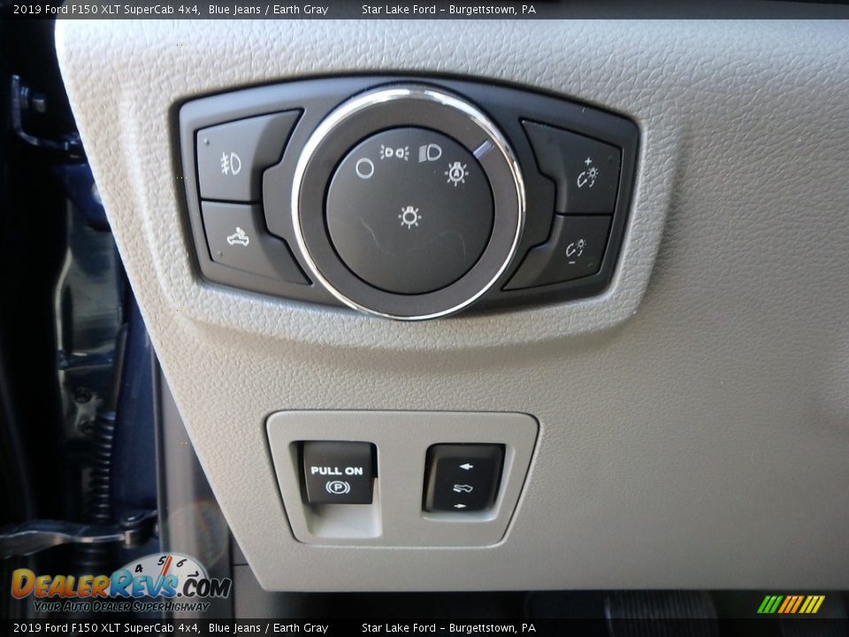 Controls of 2019 Ford F150 XLT SuperCab 4x4 Photo #20