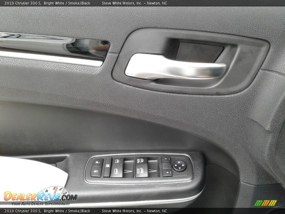 2019 Chrysler 300 S Bright White / Smoke/Black Photo #9