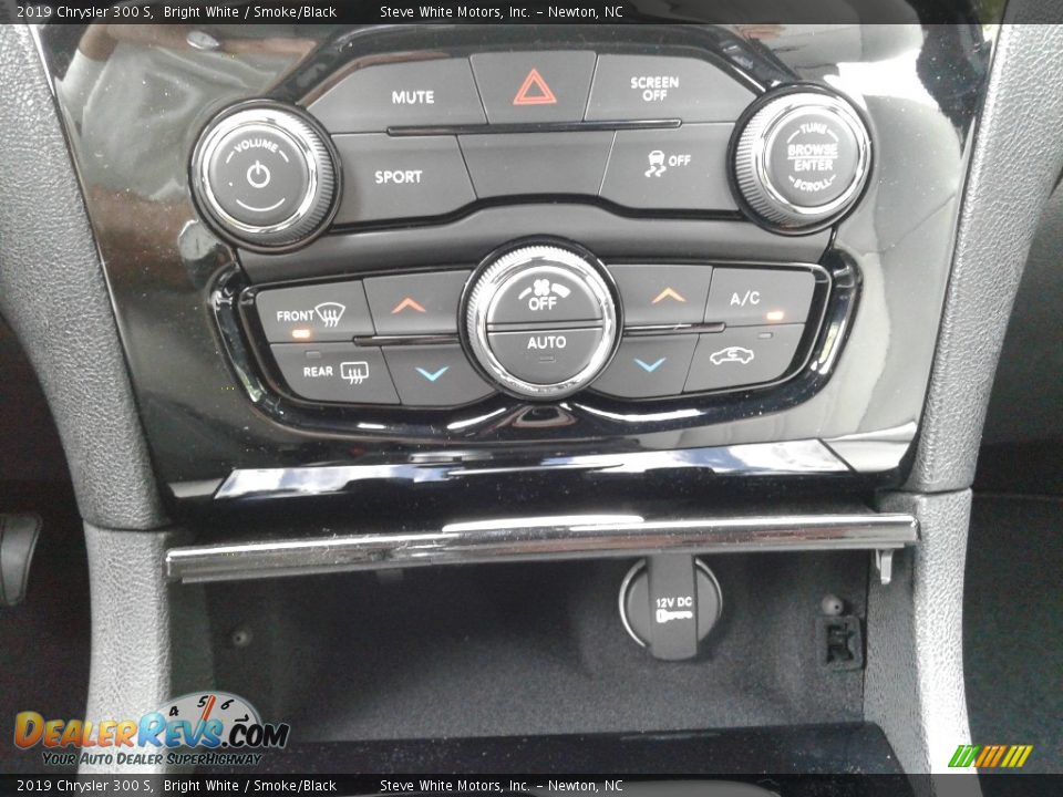 2019 Chrysler 300 S Bright White / Smoke/Black Photo #26