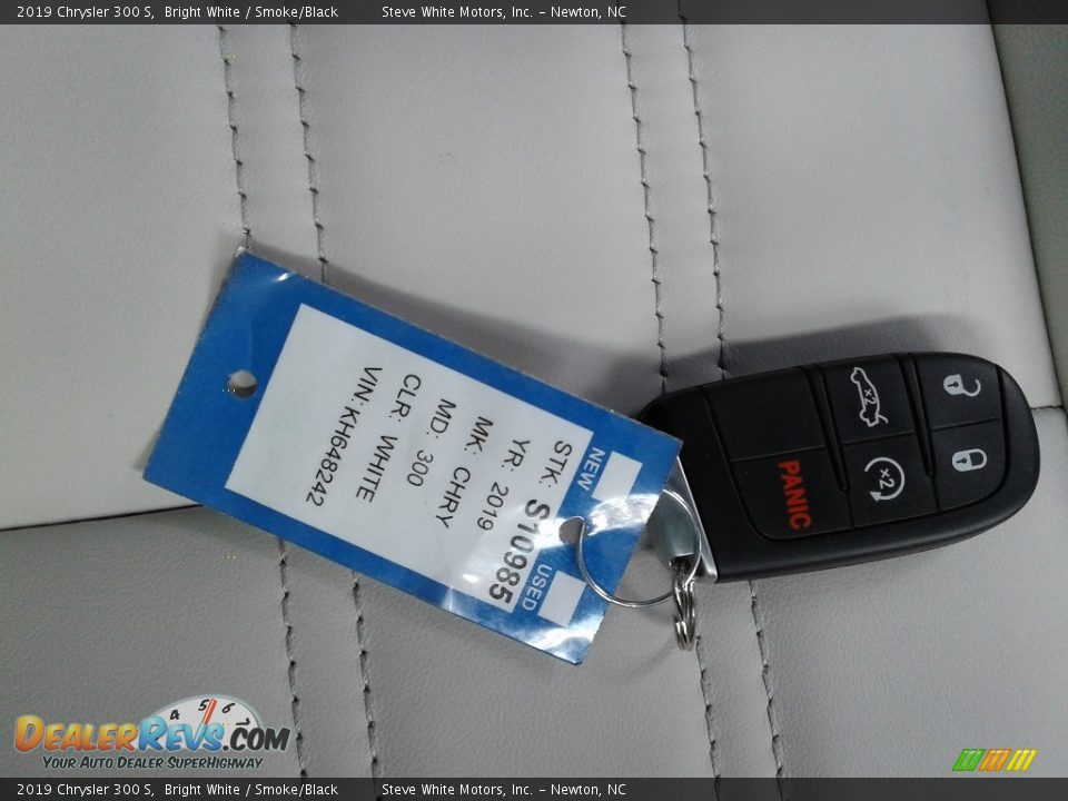 2019 Chrysler 300 S Bright White / Smoke/Black Photo #32