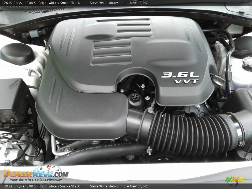 2019 Chrysler 300 S Bright White / Smoke/Black Photo #33
