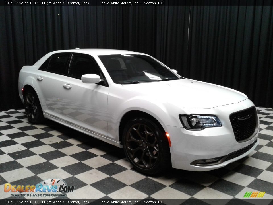 2019 Chrysler 300 S Bright White / Caramel/Black Photo #4