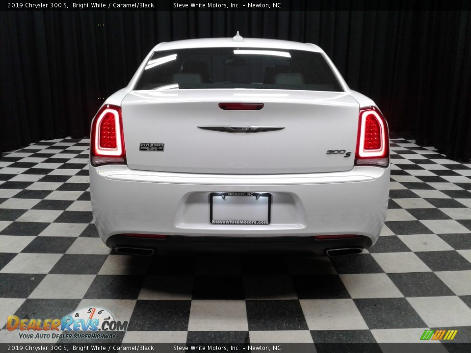 2019 Chrysler 300 S Bright White / Caramel/Black Photo #7
