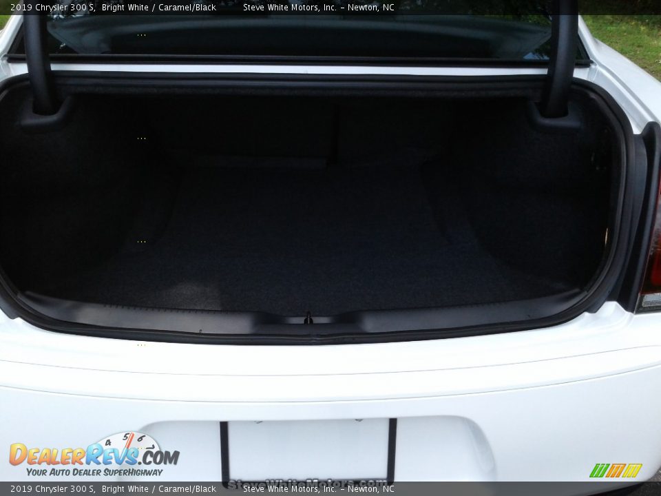 2019 Chrysler 300 S Bright White / Caramel/Black Photo #12