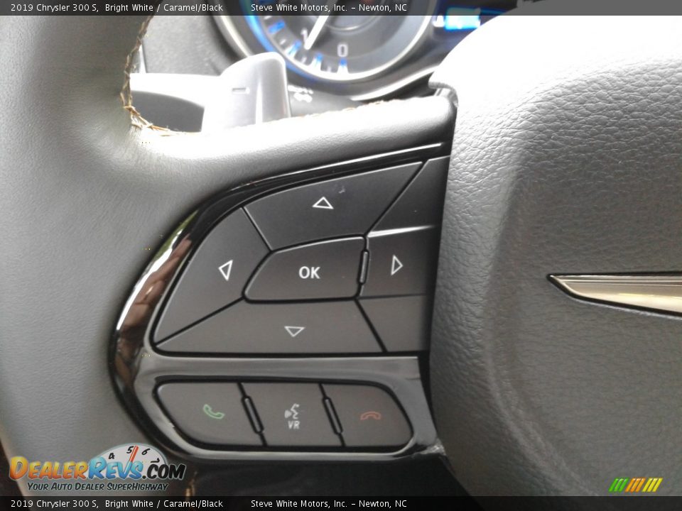2019 Chrysler 300 S Bright White / Caramel/Black Photo #17