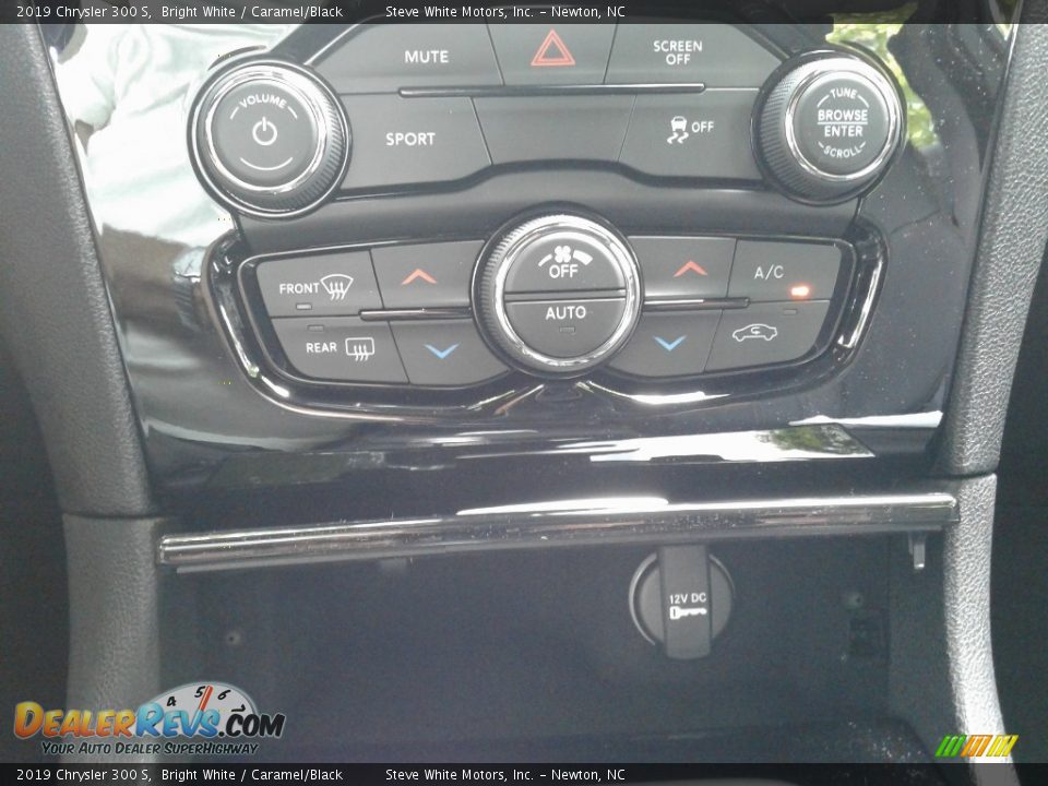 2019 Chrysler 300 S Bright White / Caramel/Black Photo #26