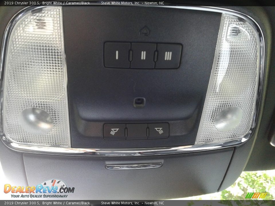 2019 Chrysler 300 S Bright White / Caramel/Black Photo #29