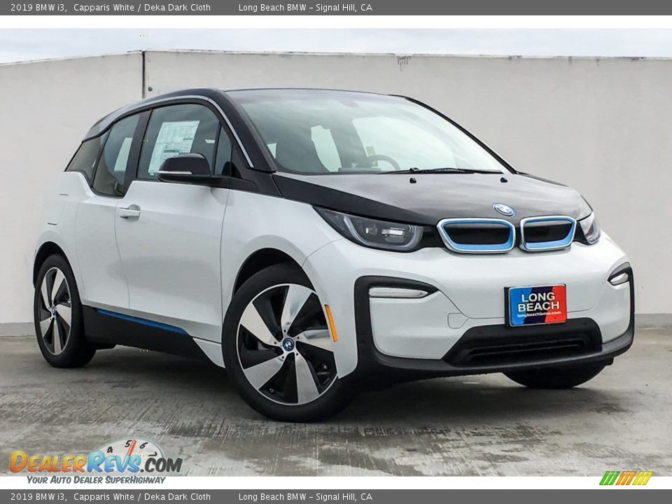 Front 3/4 View of 2019 BMW i3  Photo #10