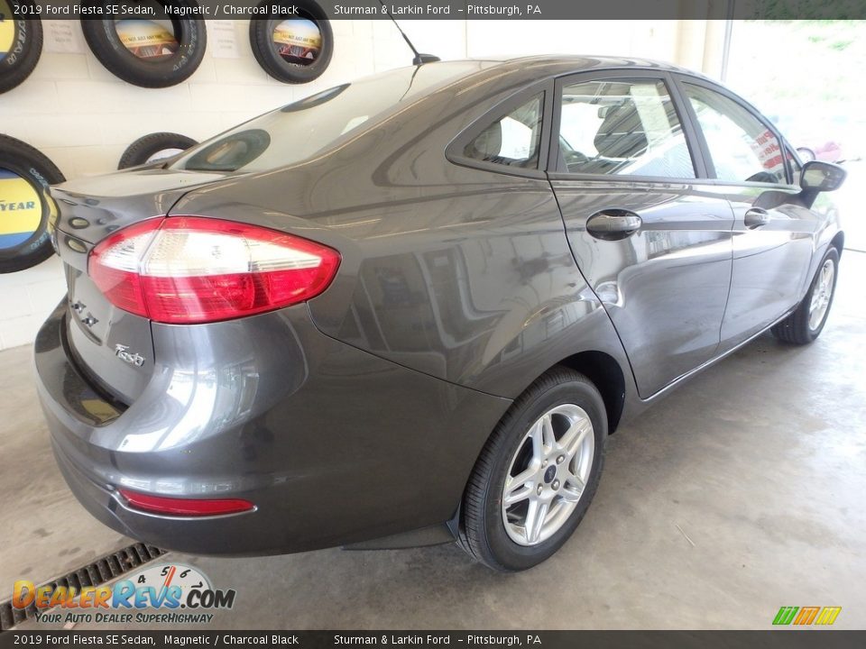 2019 Ford Fiesta SE Sedan Magnetic / Charcoal Black Photo #2