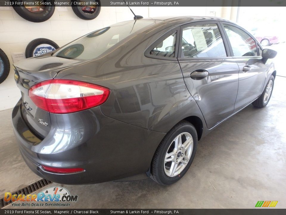 2019 Ford Fiesta SE Sedan Magnetic / Charcoal Black Photo #2