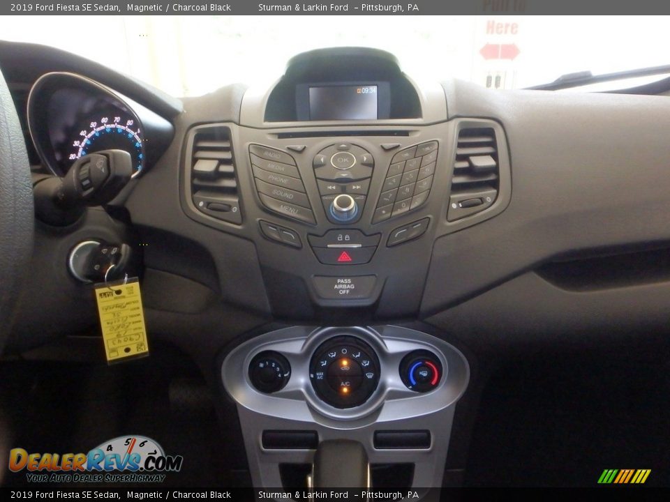 2019 Ford Fiesta SE Sedan Magnetic / Charcoal Black Photo #13