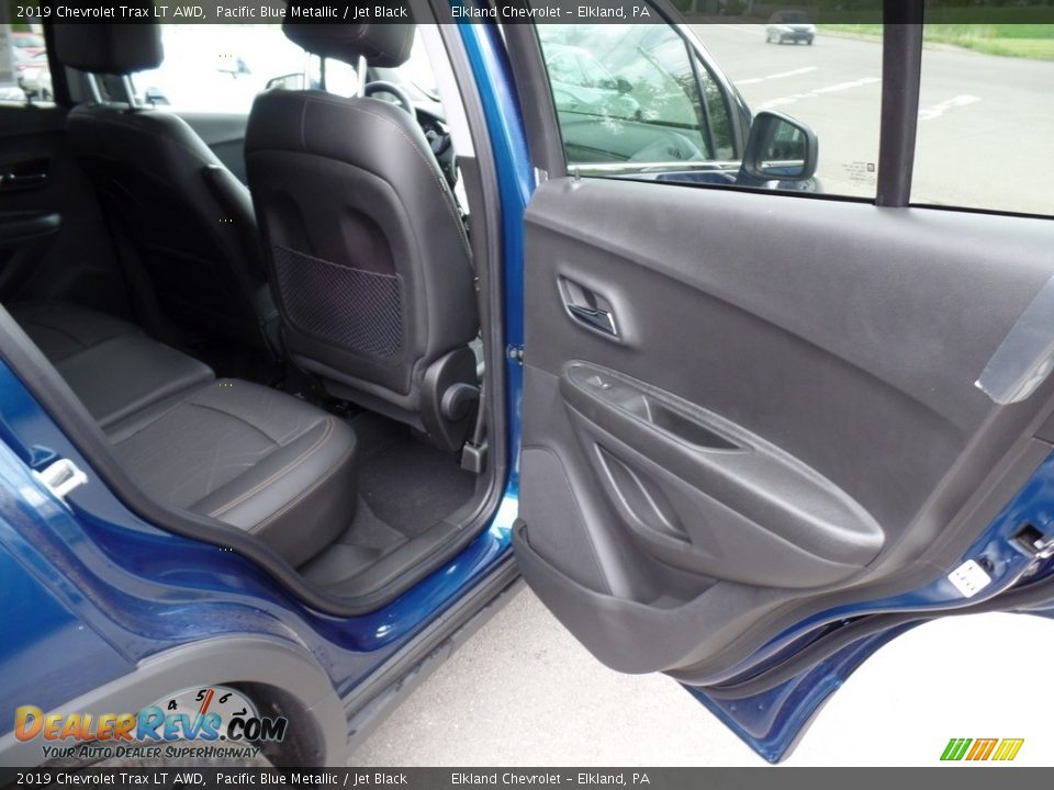 2019 Chevrolet Trax LT AWD Pacific Blue Metallic / Jet Black Photo #32