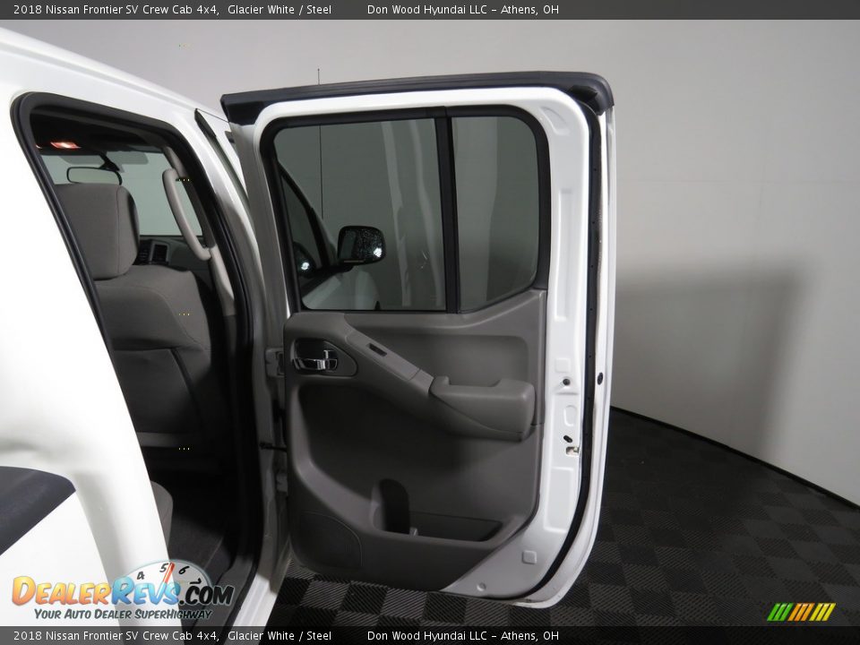 2018 Nissan Frontier SV Crew Cab 4x4 Glacier White / Steel Photo #25