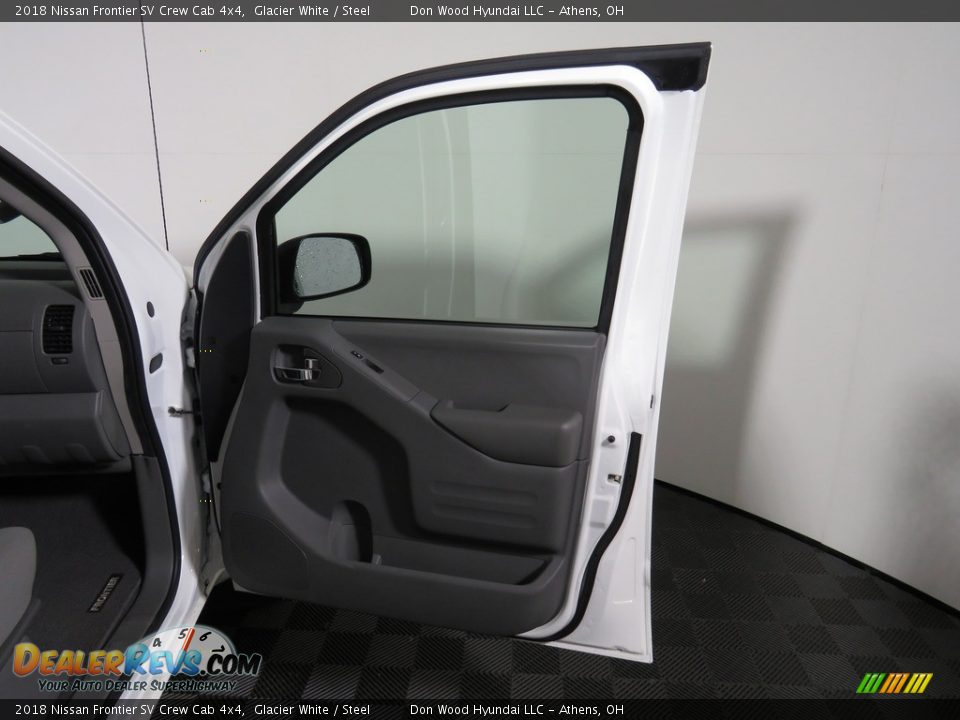 2018 Nissan Frontier SV Crew Cab 4x4 Glacier White / Steel Photo #27