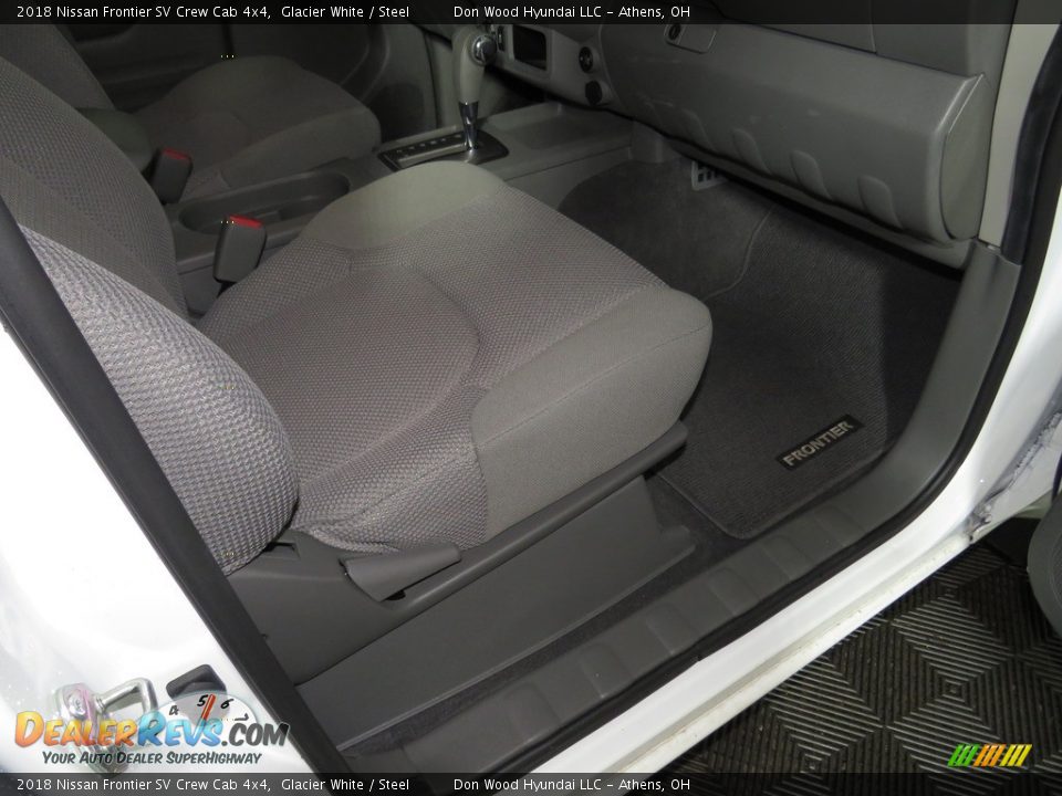 2018 Nissan Frontier SV Crew Cab 4x4 Glacier White / Steel Photo #28