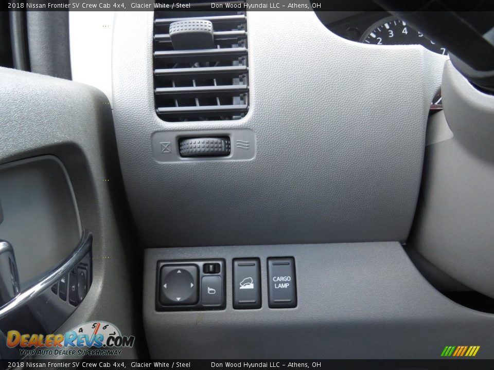 2018 Nissan Frontier SV Crew Cab 4x4 Glacier White / Steel Photo #33