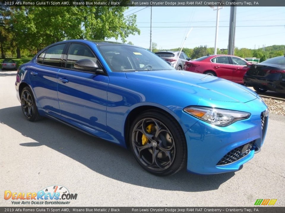 Front 3/4 View of 2019 Alfa Romeo Giulia Ti Sport AWD Photo #12