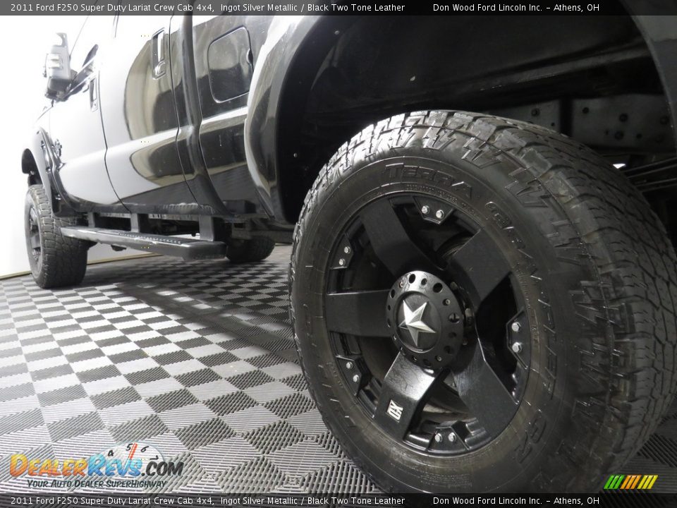 2011 Ford F250 Super Duty Lariat Crew Cab 4x4 Ingot Silver Metallic / Black Two Tone Leather Photo #10