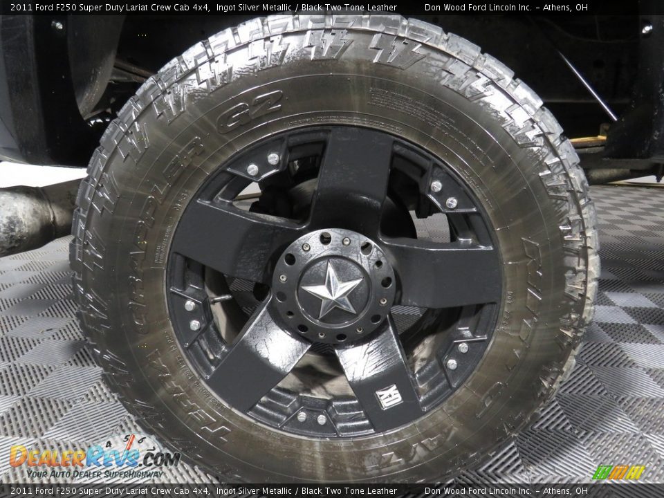 2011 Ford F250 Super Duty Lariat Crew Cab 4x4 Ingot Silver Metallic / Black Two Tone Leather Photo #14