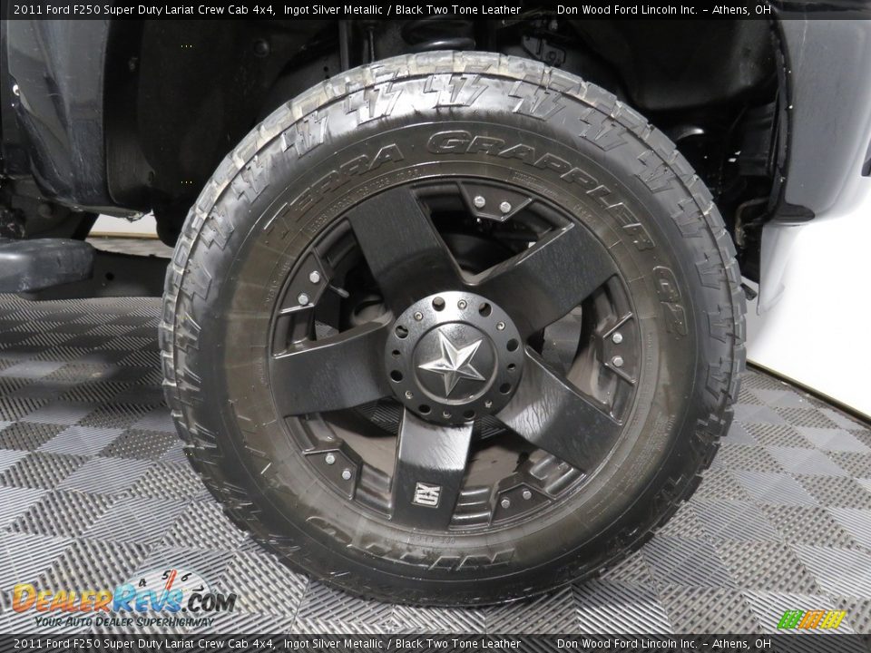 2011 Ford F250 Super Duty Lariat Crew Cab 4x4 Ingot Silver Metallic / Black Two Tone Leather Photo #15