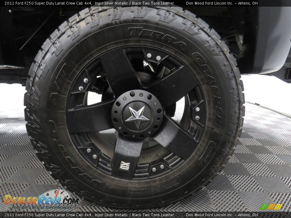 2011 Ford F250 Super Duty Lariat Crew Cab 4x4 Ingot Silver Metallic / Black Two Tone Leather Photo #16