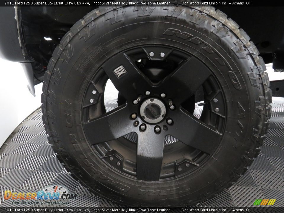2011 Ford F250 Super Duty Lariat Crew Cab 4x4 Ingot Silver Metallic / Black Two Tone Leather Photo #17