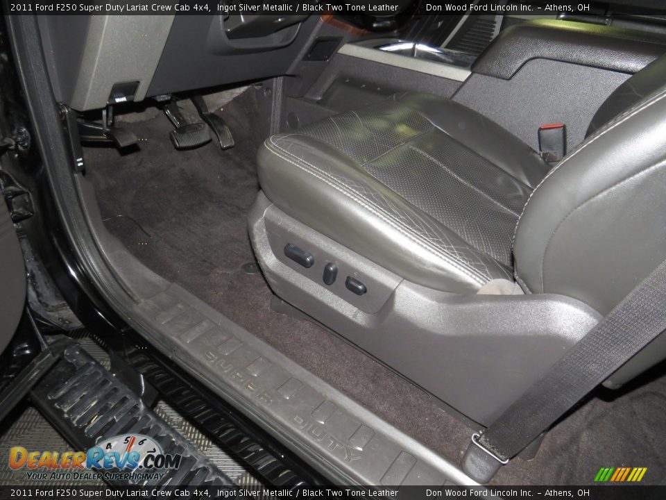 2011 Ford F250 Super Duty Lariat Crew Cab 4x4 Ingot Silver Metallic / Black Two Tone Leather Photo #19