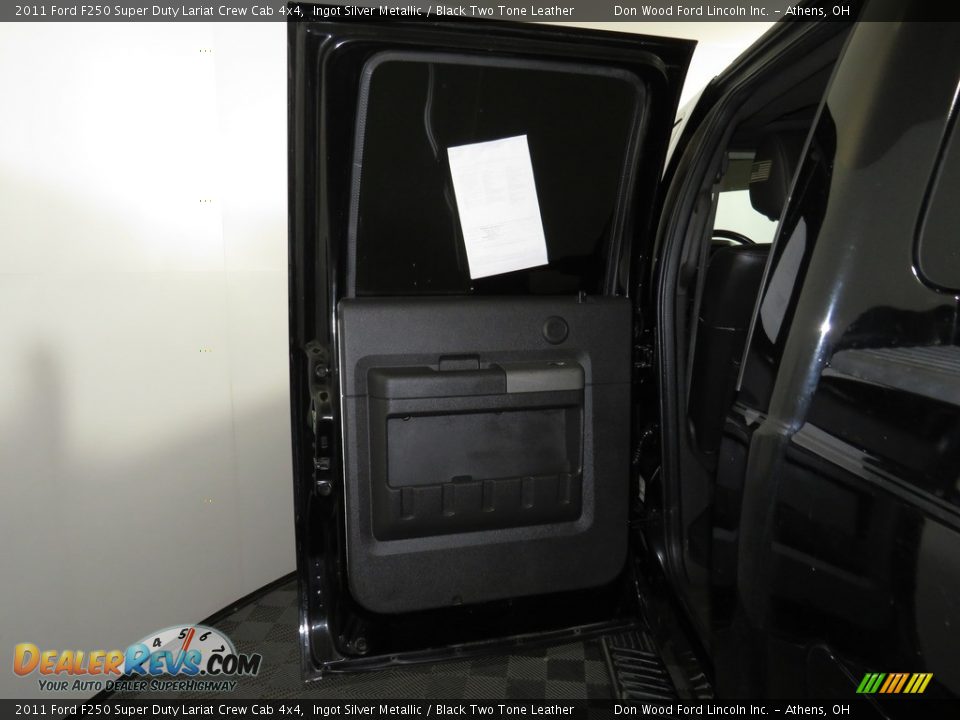 2011 Ford F250 Super Duty Lariat Crew Cab 4x4 Ingot Silver Metallic / Black Two Tone Leather Photo #22