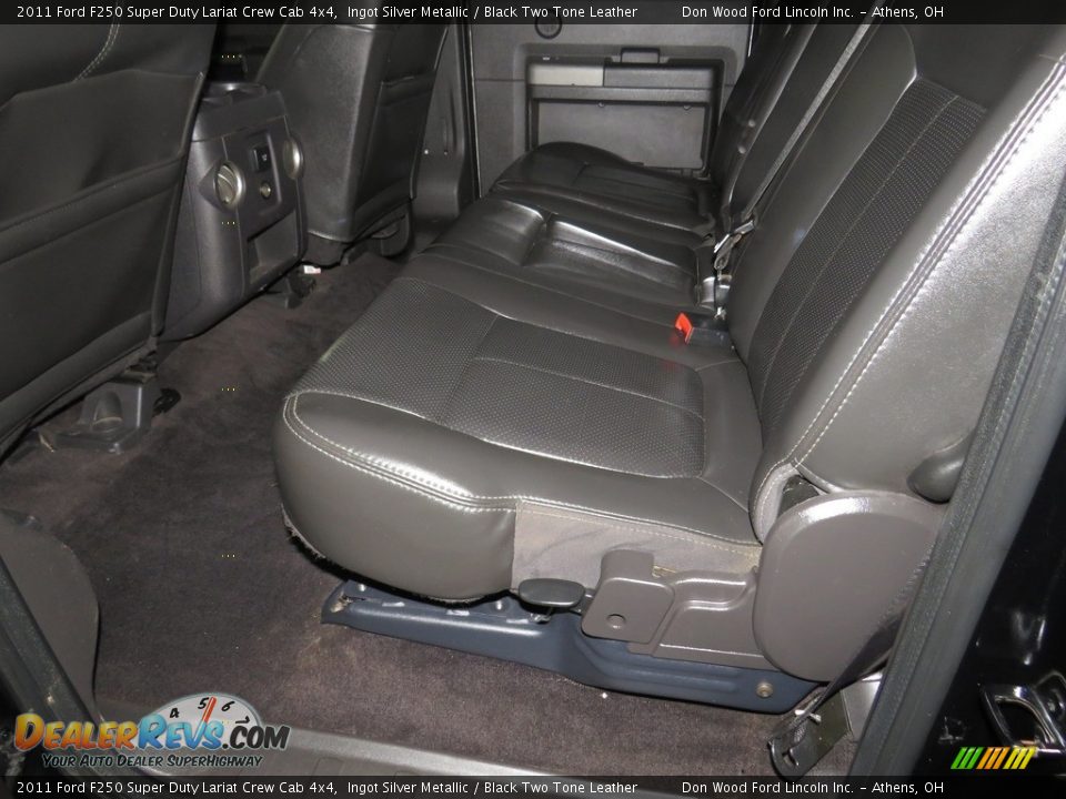 2011 Ford F250 Super Duty Lariat Crew Cab 4x4 Ingot Silver Metallic / Black Two Tone Leather Photo #23