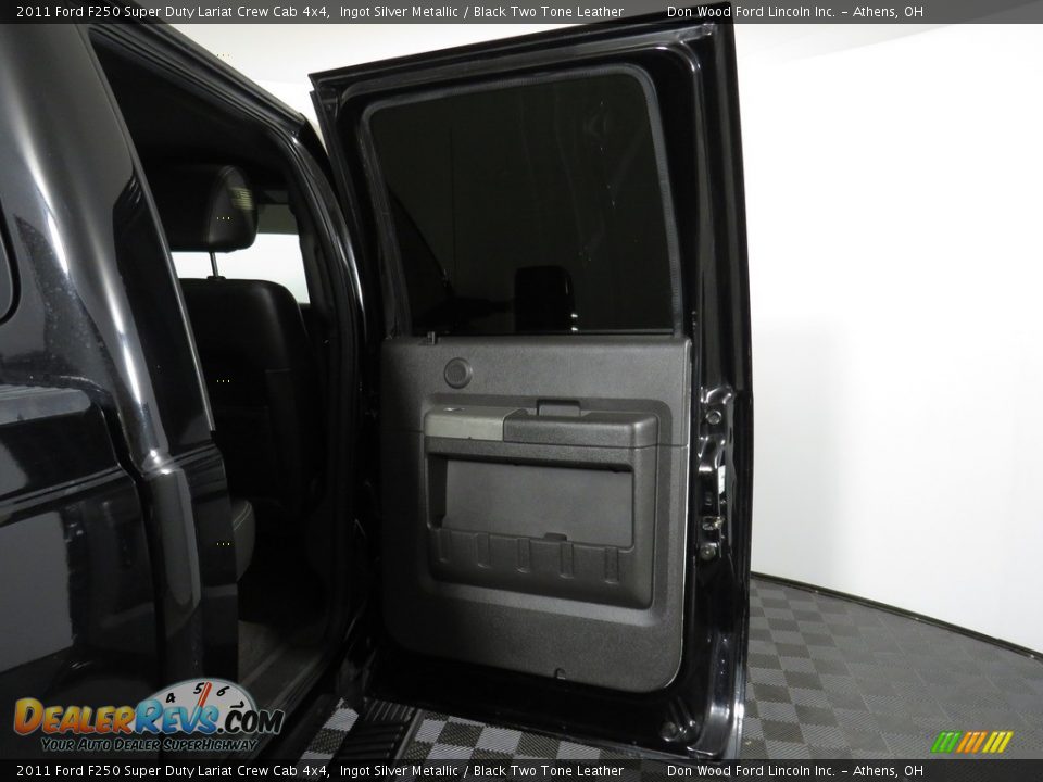 2011 Ford F250 Super Duty Lariat Crew Cab 4x4 Ingot Silver Metallic / Black Two Tone Leather Photo #25