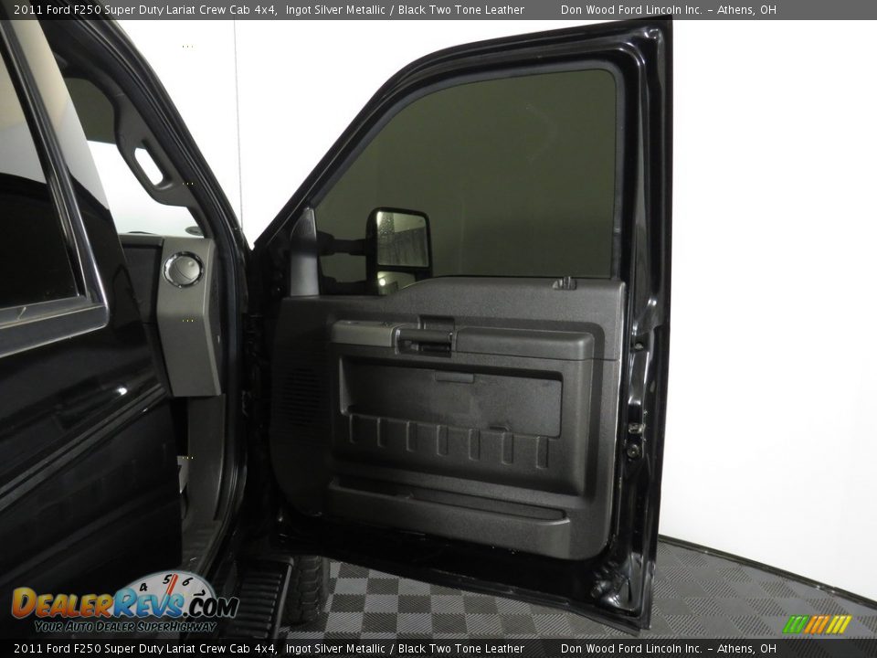 2011 Ford F250 Super Duty Lariat Crew Cab 4x4 Ingot Silver Metallic / Black Two Tone Leather Photo #27