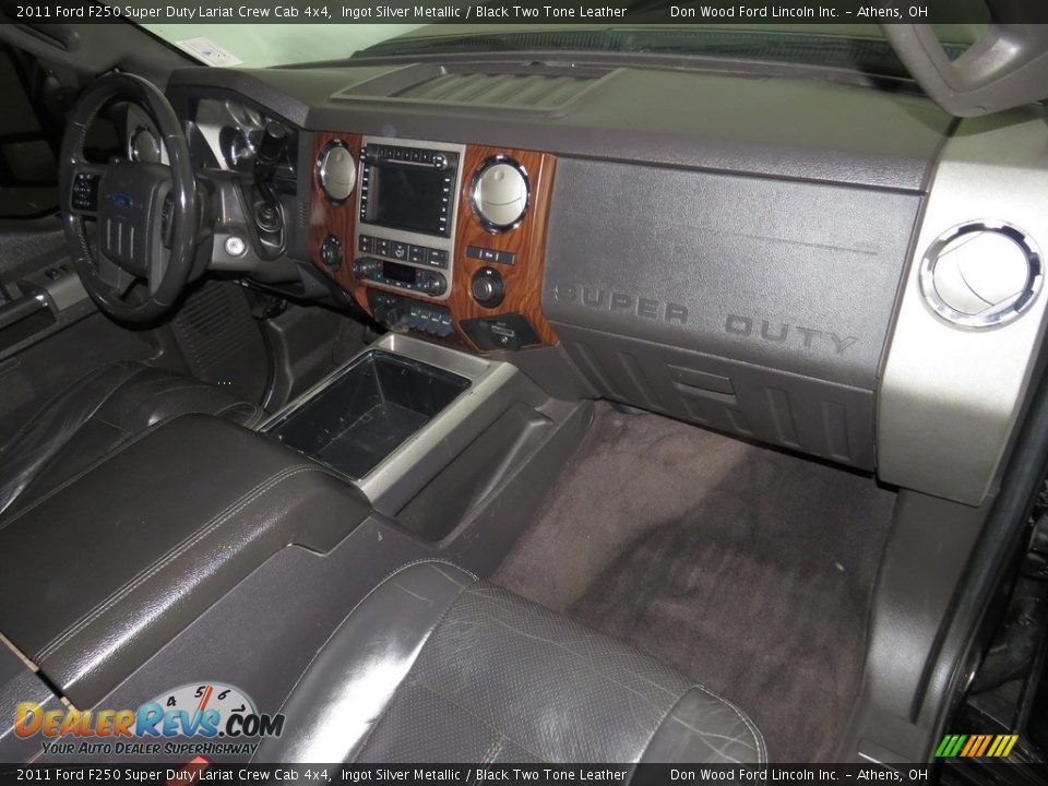 2011 Ford F250 Super Duty Lariat Crew Cab 4x4 Ingot Silver Metallic / Black Two Tone Leather Photo #30